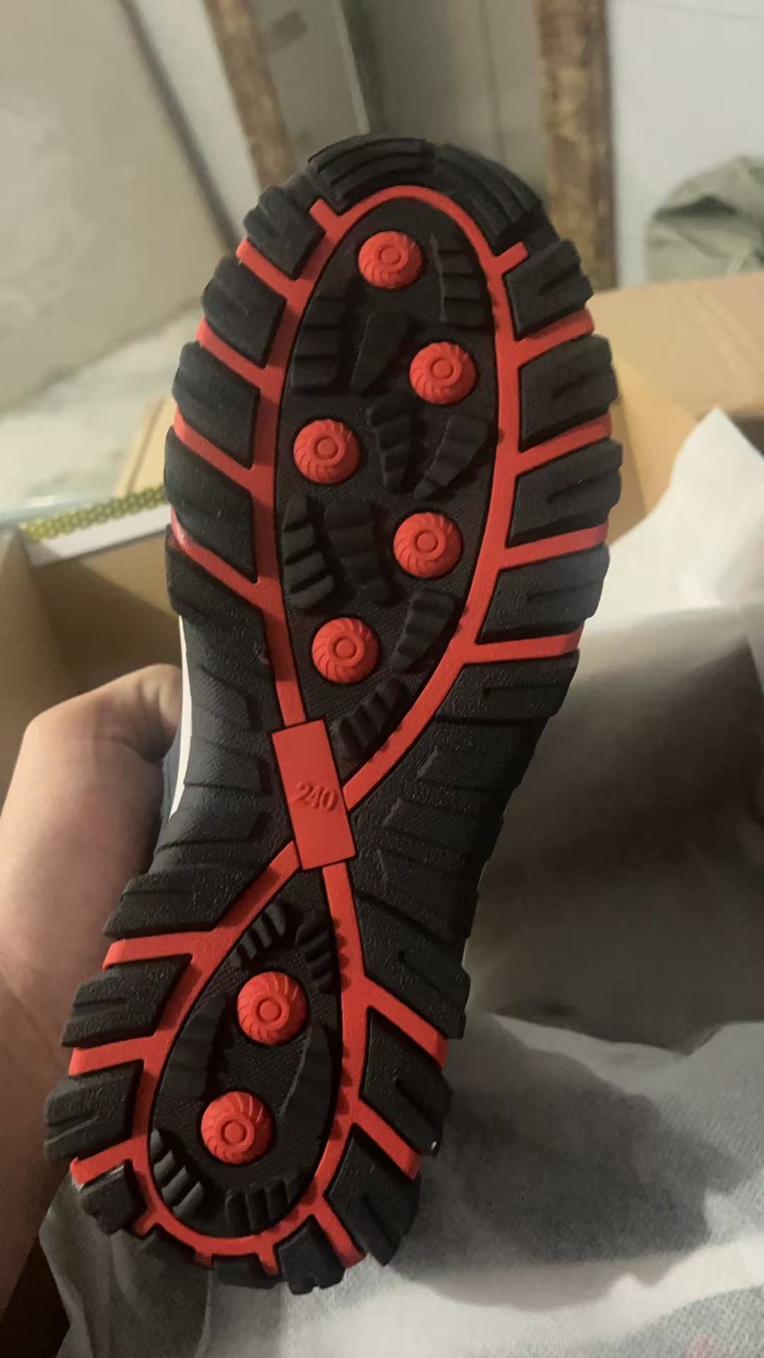 नवीनतम कंपनी ब्लॉग के बारे में आओ और जूतों के एक जोड़े के जन्म का गवाह बनें!